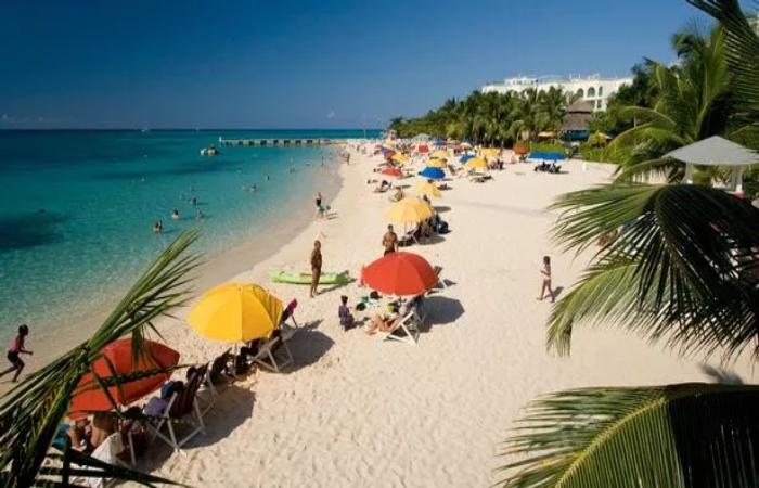 U.S. warns tourists to 'reconsider travel' to this island nation due to crime, lack of medical care