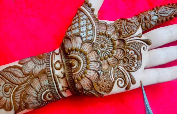 Tips for Application of Mehndi Design Easy Front Hand